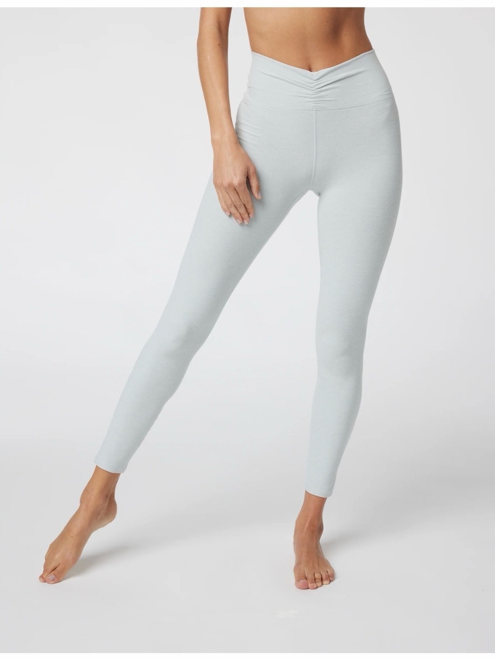 Vuori Elevation High-Waisted Scrunch Front 7/8 Leggings, Light Grey
